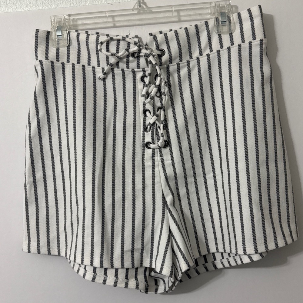 Express Striped Lace-Up Shorts Womens‎ Medium White Black High Rise Minimalist